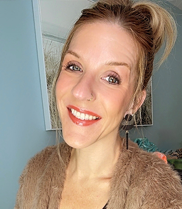 Holly Rioux headshot.